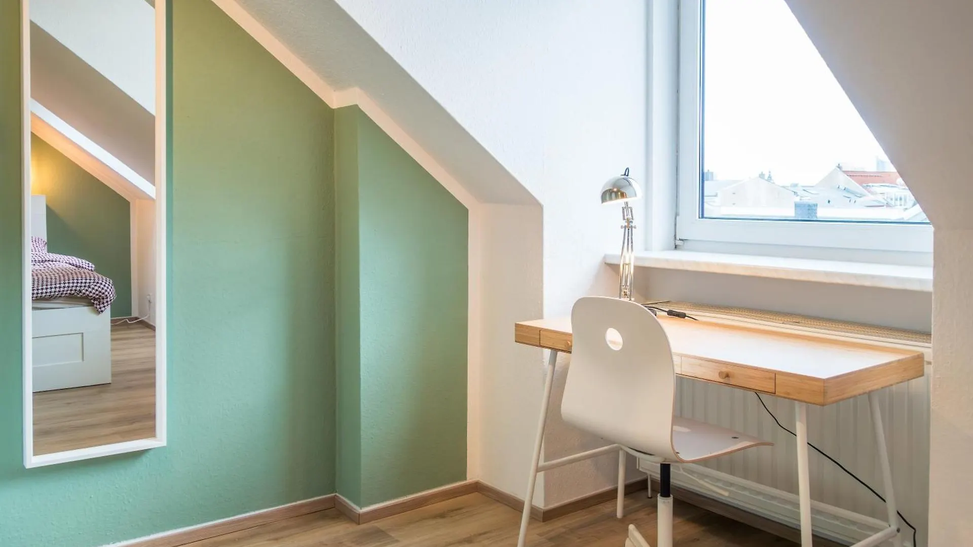 Gemuetliche Und Zentrale Dachwohnung Mit Parkplatz Und Netflix Lipsia